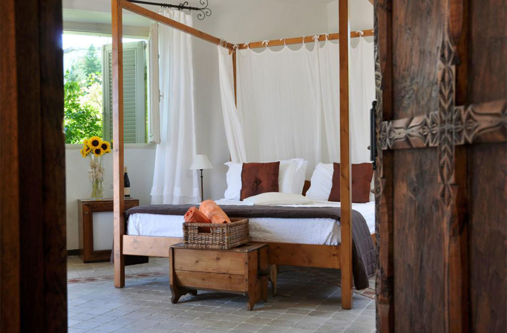 positive host LaVilla3 1024x673